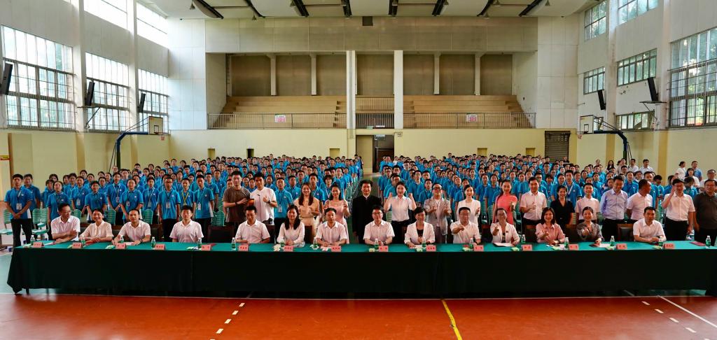 課后全體合影.jpg 課后全體合影.jpg