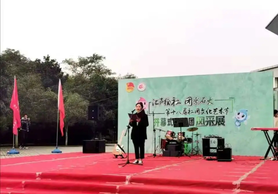 學生代表朱焱發言