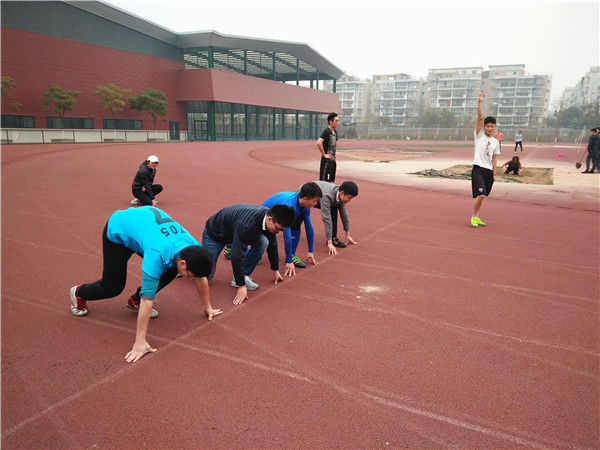 100米成績測量起跑現(xiàn)場