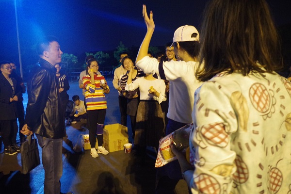 范書記與同學們交流