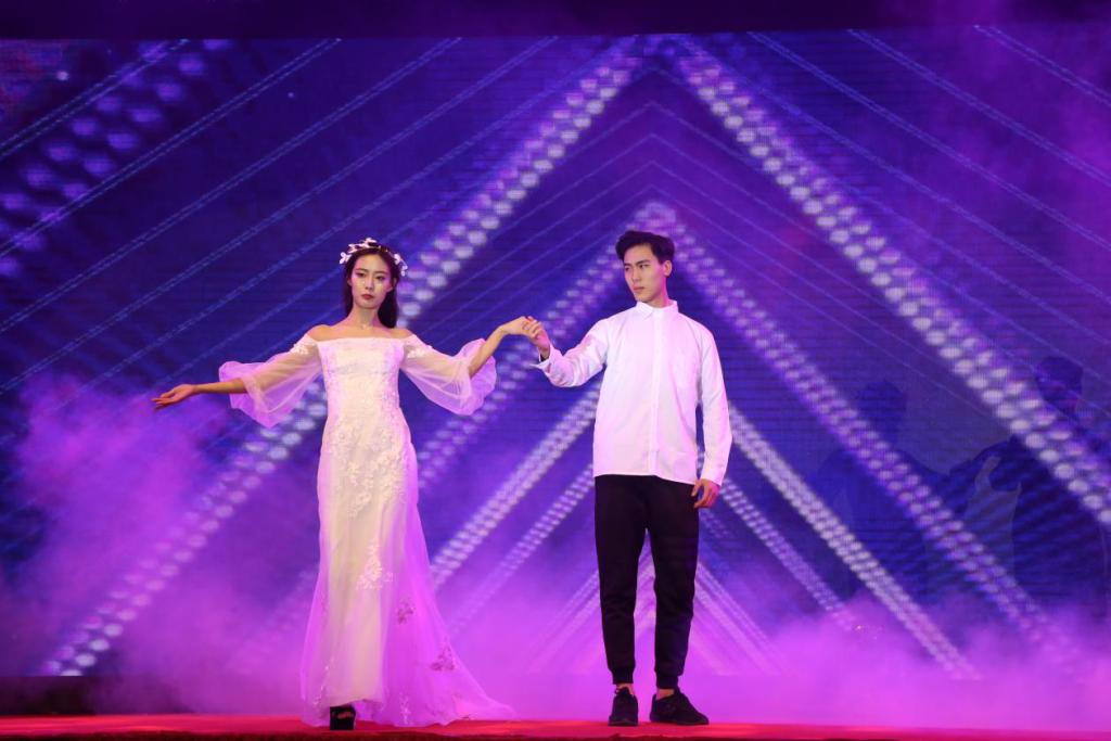 走秀《FCL T臺(tái)走秀》