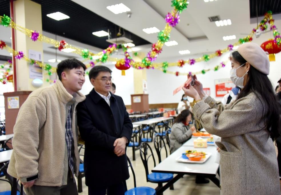 說明: https://zq.swpu.edu.cn:8443/_vsl/0A27B76B6E021F5D6A310B13B2D96569/9E5A5B11/1D9E1