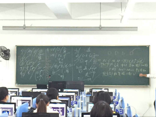 圖為李丹陽老師現場演示筆記法