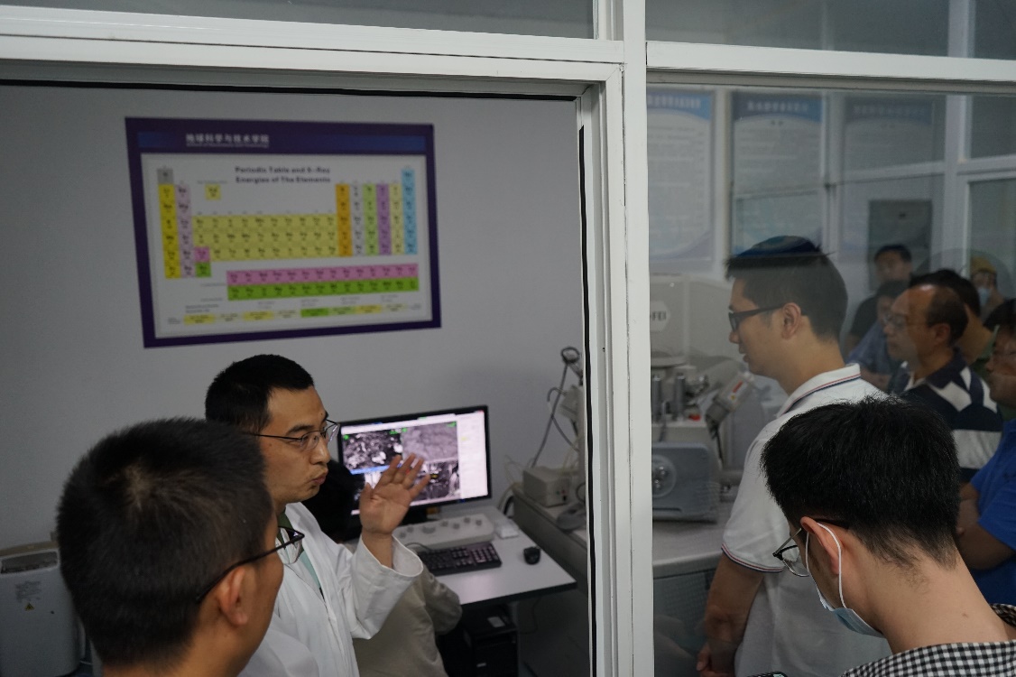 說明: G:\實(shí)驗(yàn)室\新聞\2021.5.25四川省重點(diǎn)實(shí)驗(yàn)室開放——東方物探培訓(xùn)班\DSC04674.JPG