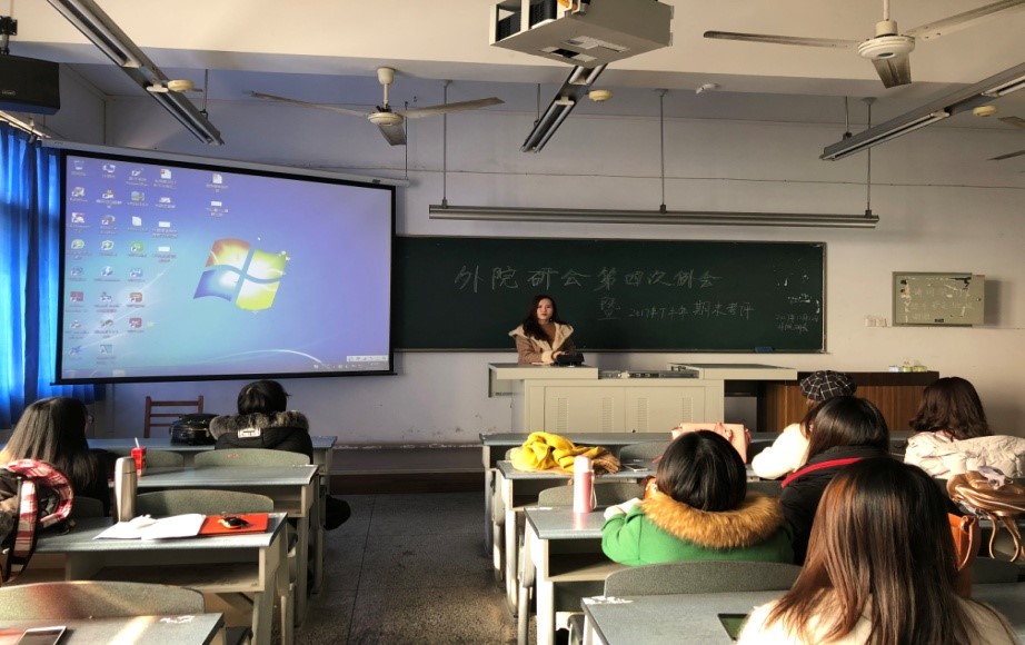 主席黃曦總結本學期工作