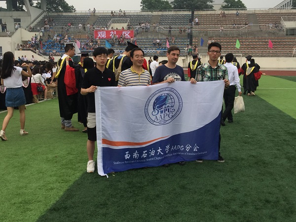 與米哈依博帕博士合影留念