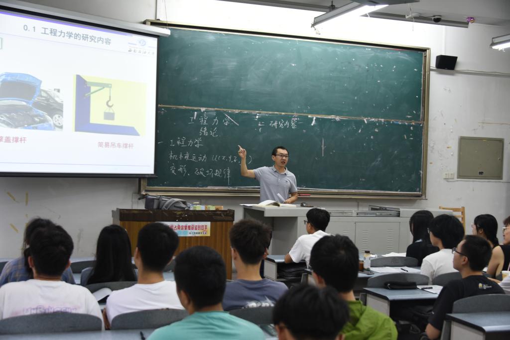 說明: https://zq.swpu.edu.cn:8443/_vsl/1A7A5DE7DF9F82198A147827C748081F/063D3B1D/12870