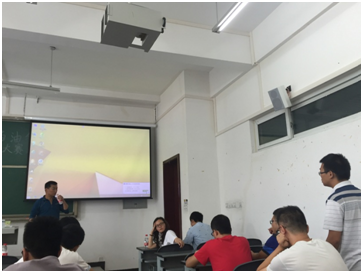 圖一、答疑現場同學們踴躍提問