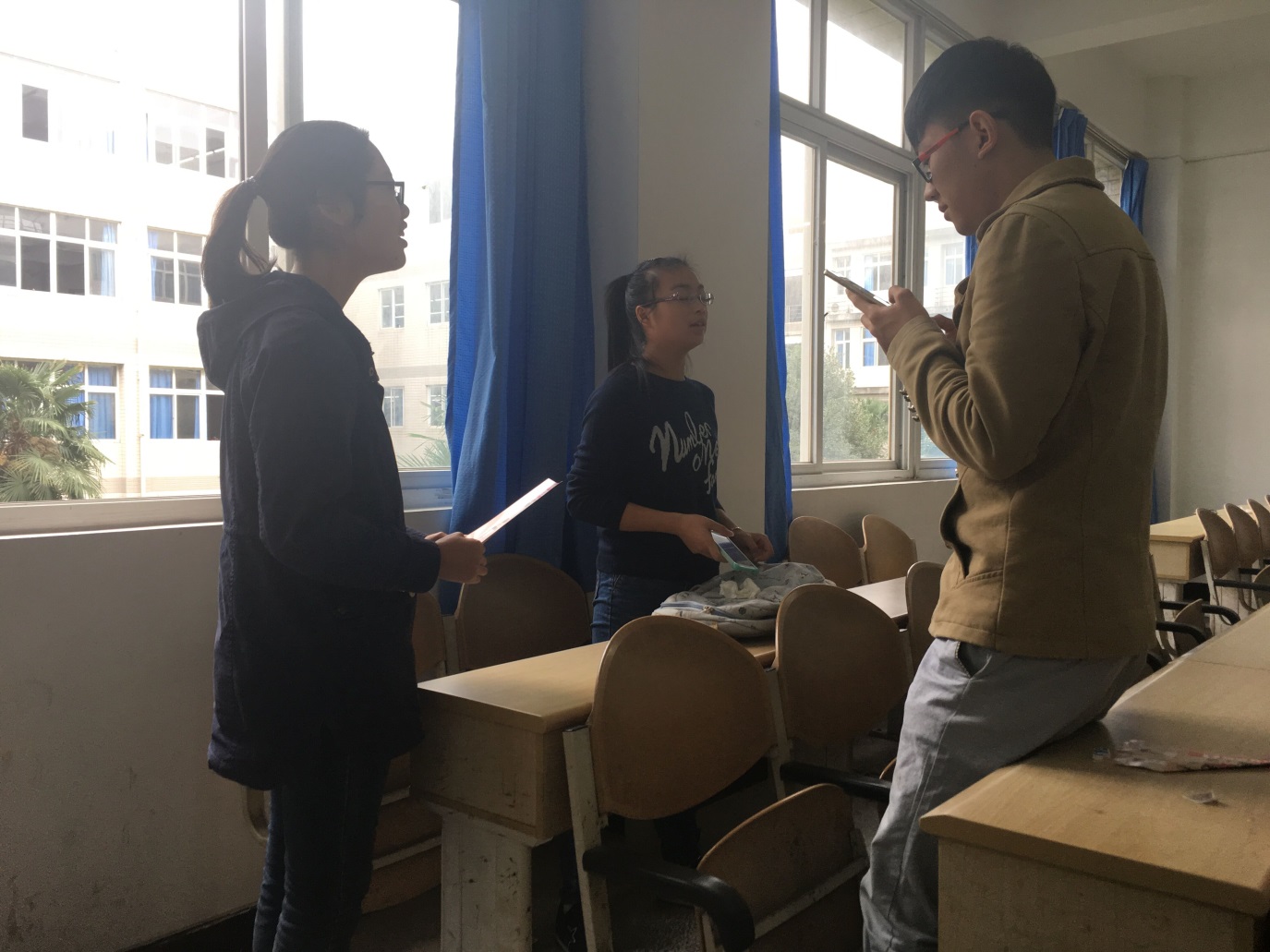 圖1.正進行小組排練