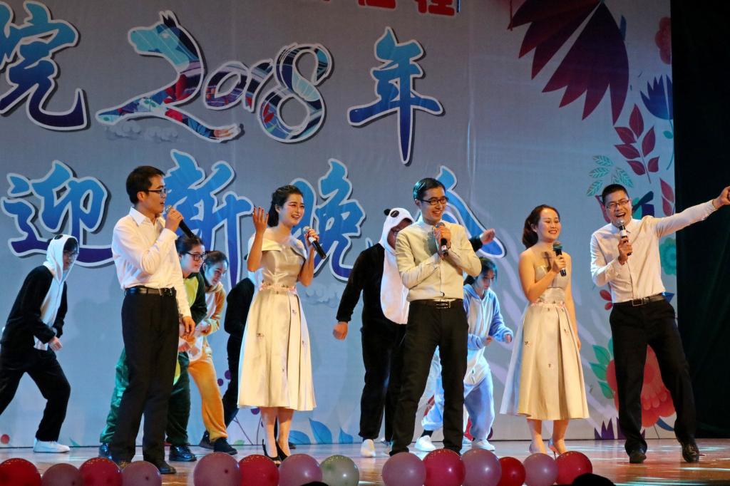 教師歌曲串燒《快樂出發(fā)》