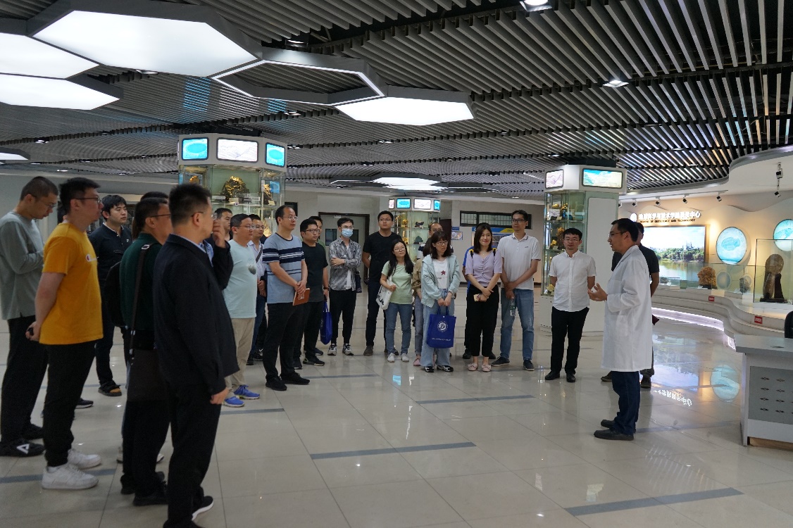 說明: G:\實(shí)驗(yàn)室\新聞\2021.5.25四川省重點(diǎn)實(shí)驗(yàn)室開放——東方物探培訓(xùn)班\DSC04666.JPG