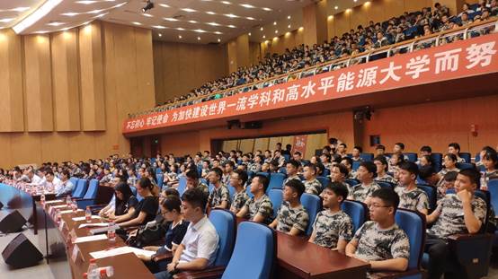 開學(xué)典禮現(xiàn)場2