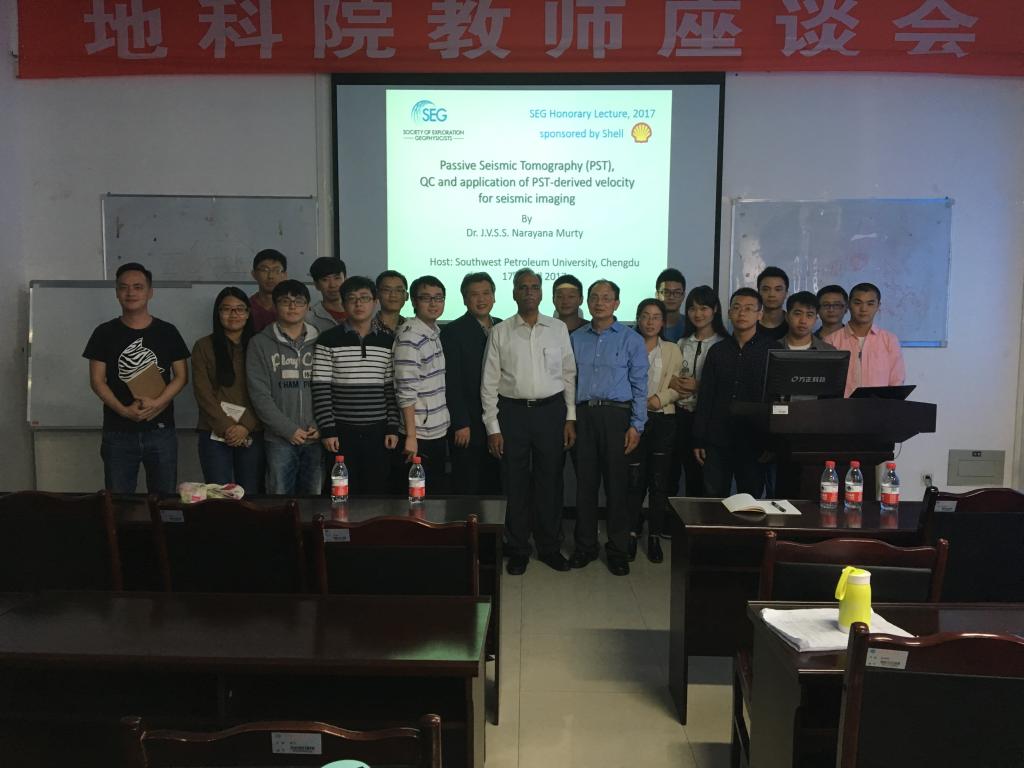 Murty博士與師生合影留念