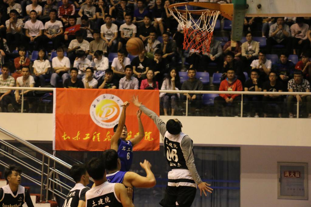 牟昱帆“精確制導(dǎo)”,三分遠(yuǎn)投得分