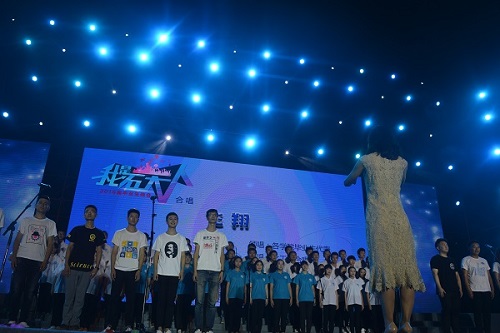 優(yōu)秀畢業(yè)生合唱校歌《飛翔》