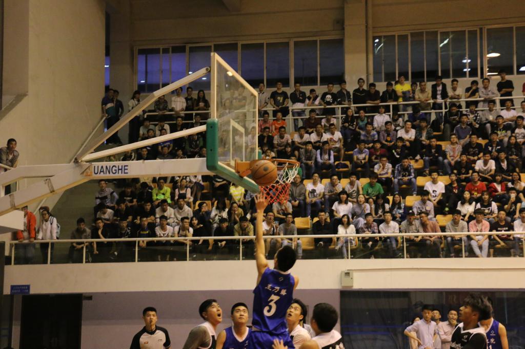 王乃璐“電光石火”,突破上籃得分