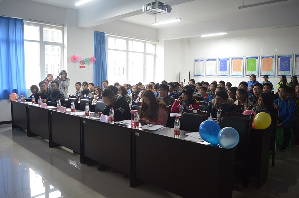 團(tuán)會(huì)現(xiàn)場(chǎng)