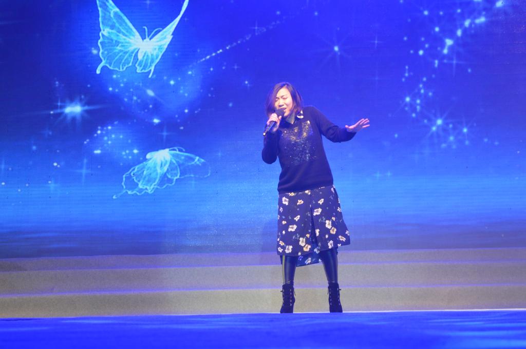 管皓玉老師演唱原創(chuàng)歌曲《飛》