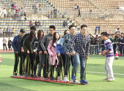 圖3:學(xué)生代表隊(duì)參加有軌電車比賽