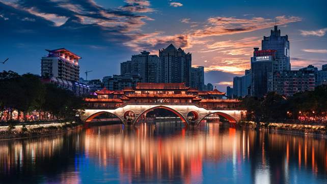 城中好天氣,車馬上河橋