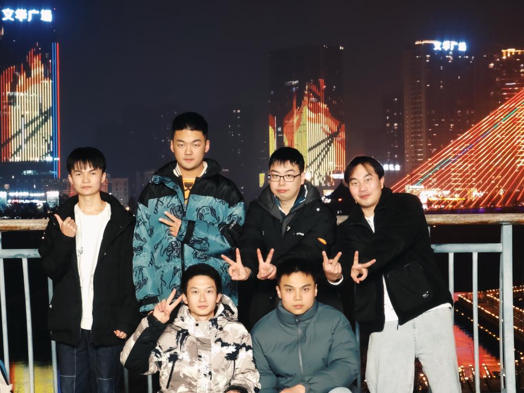 從左到右第一排喻家榮、李子豪。第二排朱良偉、徐柱、胡昊。鄭海林拍攝于2023.12.24。2024屆考研結束.jpg 從左到右第一排喻家榮、李子豪。第二排朱良偉、徐柱、胡昊。鄭海林拍攝于2023.12.24。2024屆考研結束.jpg