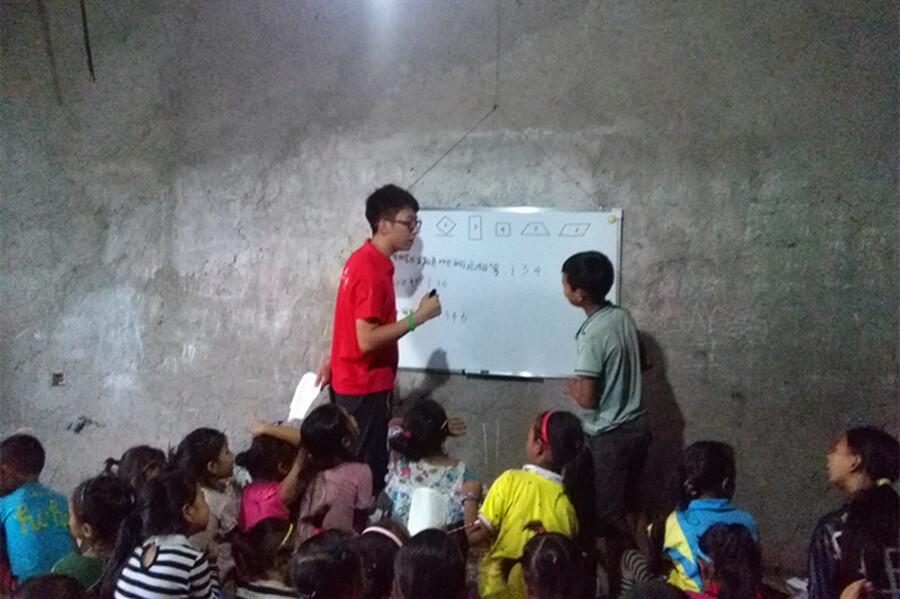 圖三 上課與學生互動