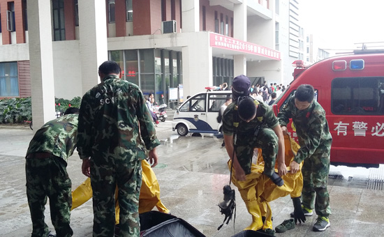 聯合新都消防中隊進行實驗室突發“化學品泄漏”演練