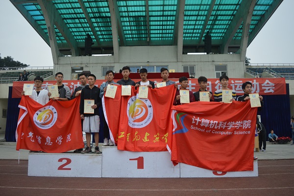 男子4*100接力賽獲獎隊伍合影