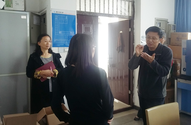 書記、院長帶隊到實驗室以現場辦公會方式解決實驗室安全管理難題