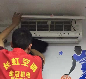 圖片包含 人, 室內(nèi), 男人, 年輕描述已自動(dòng)生成