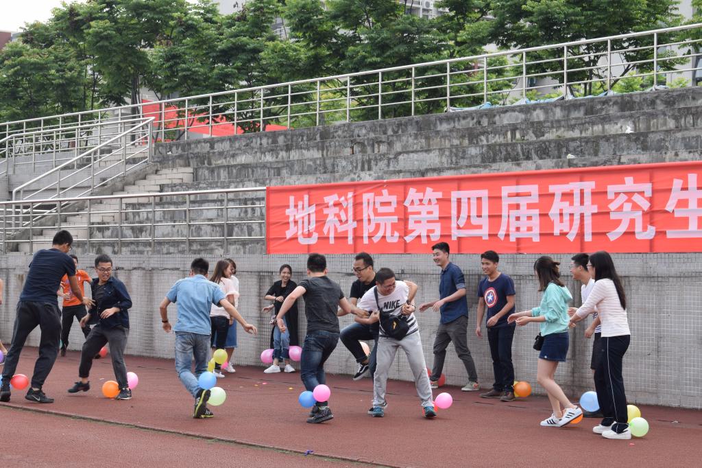 “踩氣球”游戲