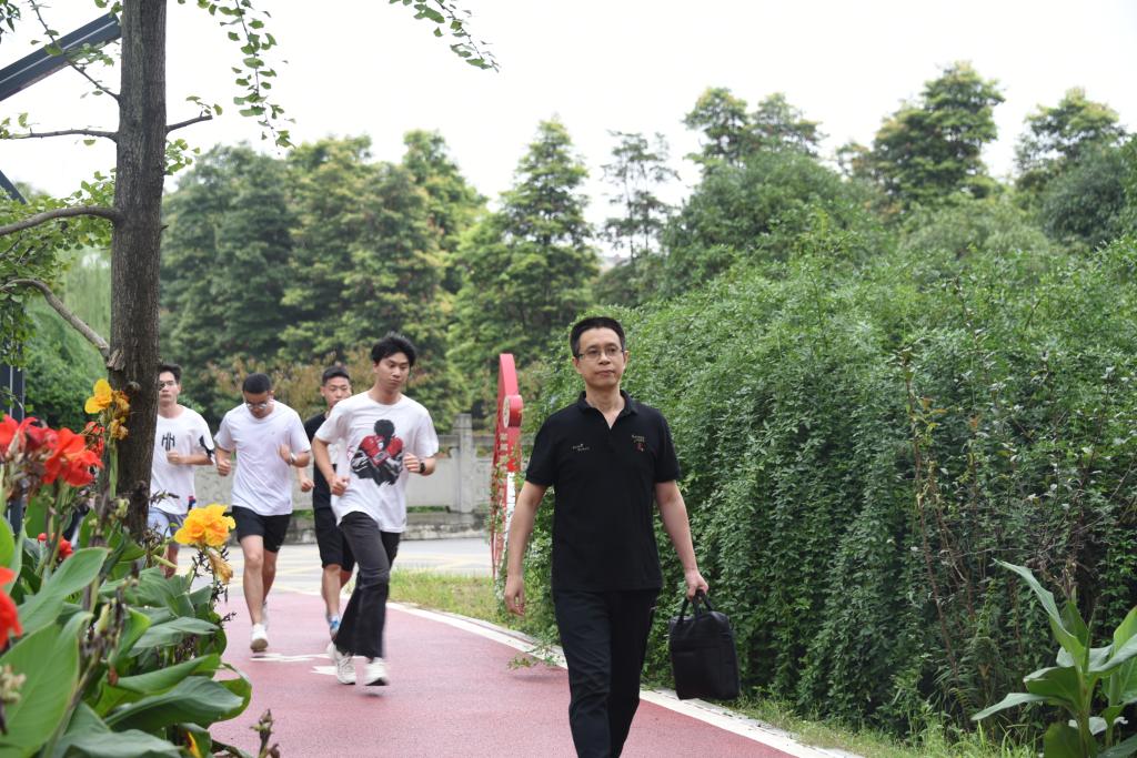 說明: https://zq.swpu.edu.cn:8443/_vsl/74081C5F999DA77D91853FC6E2C4990E/87F92DCF/22A8C