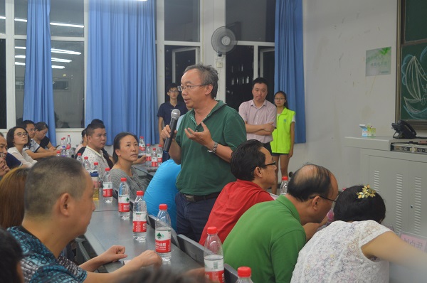 譚秀成副院長為家長解惑