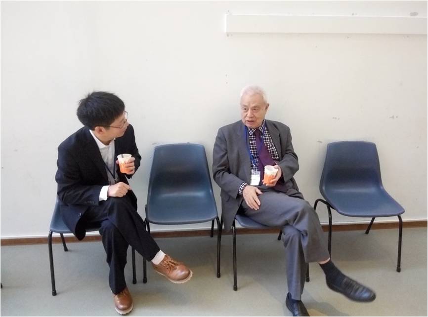 劉建軍教授與錢(qián)七虎院士在會(huì)間交流