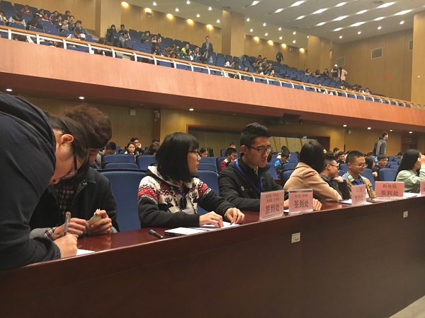 會議開始前的簽到工作