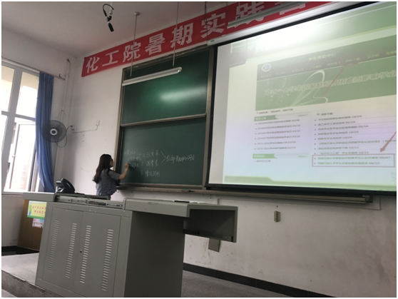 趙江玉講解貧困生認定材料準備事宜