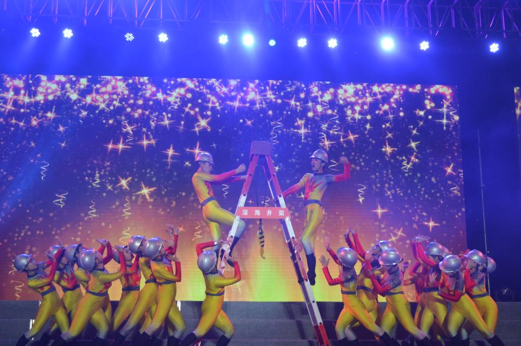 舞蹈《青春獻石油》