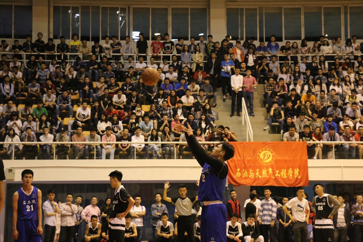 李子安沉著冷靜,罰籃得分