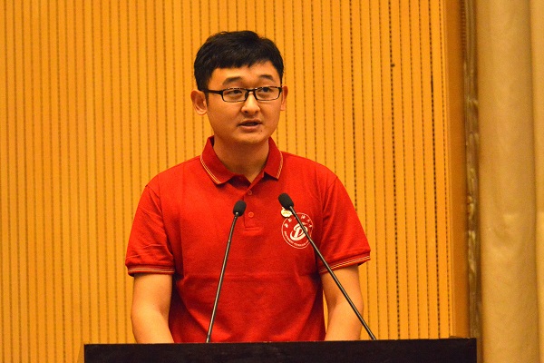 協(xié)會(huì)會(huì)長(zhǎng)陳驊煒同學(xué)發(fā)言