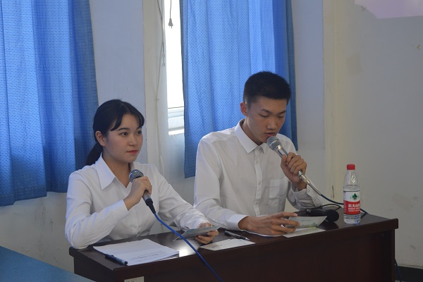 主持人朗讀明信片