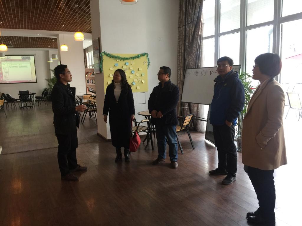 參觀我校大學生創新創業教育實踐基地