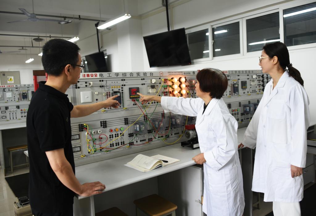 說明: https://zq.swpu.edu.cn:8443/_vsl/9A67E616E08BA65B5B0506F900B40765/1565B2F4/154E8