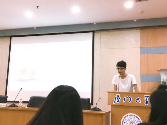 孫霓源在向大家分享易班建設(shè)經(jīng)驗