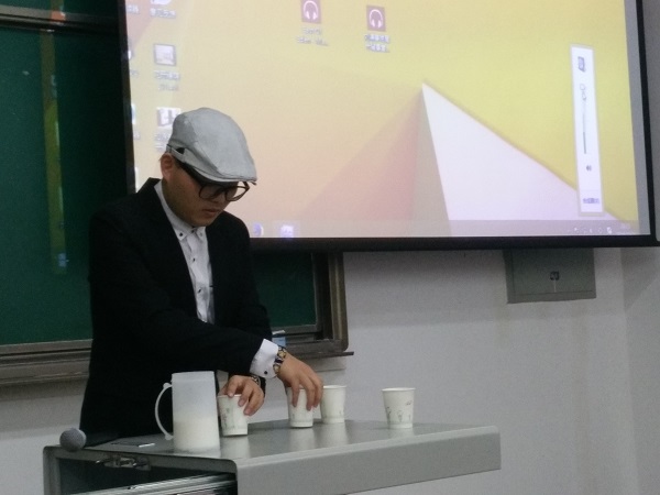 賓謙魔術協會帶來的魔術表演