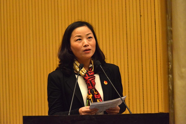 夏燕書記主持大會(huì)