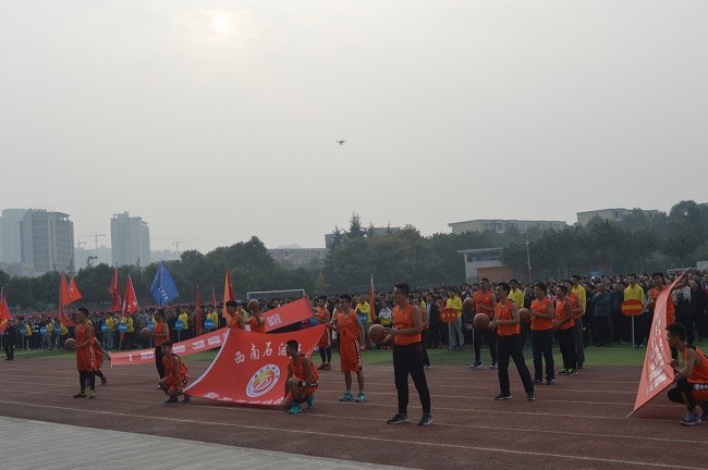 教工籃球隊帶來開場表演