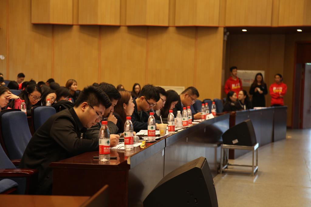 評委打分現(xiàn)場