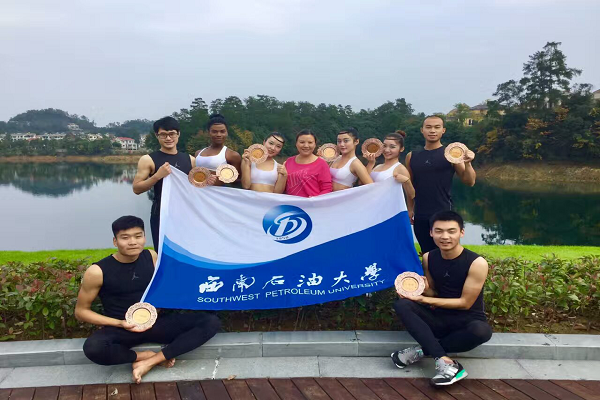 地空14級金超(前排右一)