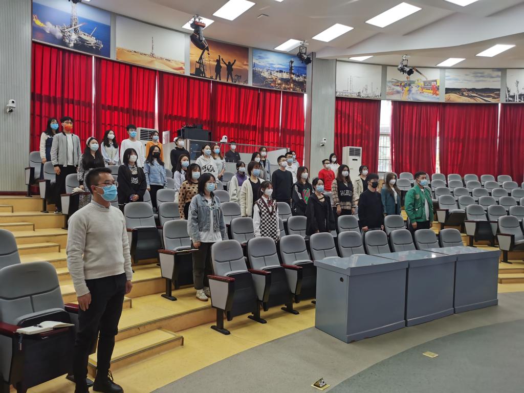 C110觀看師生奏唱國(guó)歌