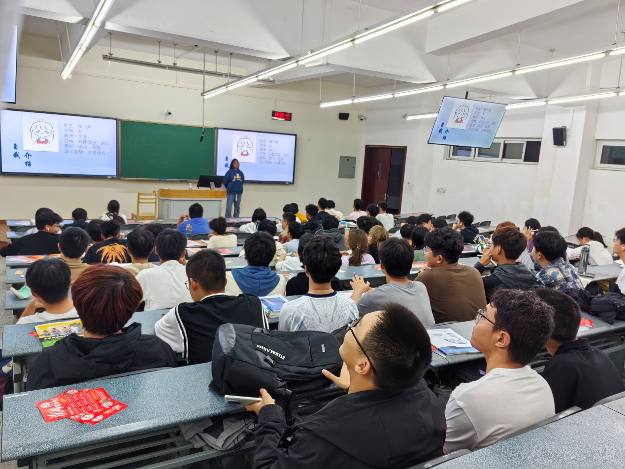 會(huì)議室里的人們描述已自動(dòng)生成